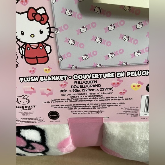 Sanrio Hello Kitty Pink Gray XOXO Valentines Full/Queen TikTok Plush Blanket - Picture 3 of 3